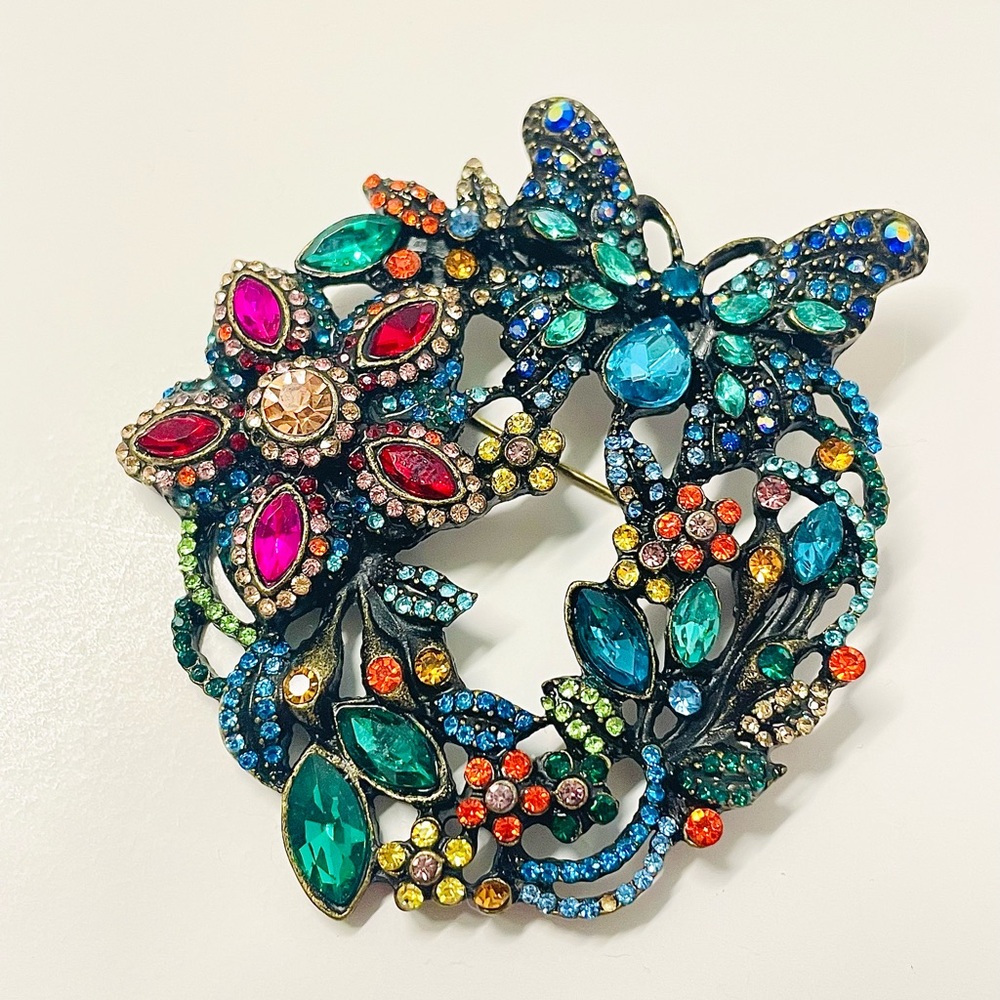 Vintage 90’s rhinestone butterfly floral brooch
